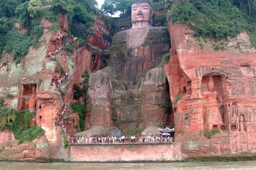 Private Tour: Leshan Giant Buddha and Fishing Village from Chengdu