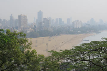 Private Mumbai Tour: Suburban Train Tour with Mani Bhavan, Dhobi Ghat and Gateway of India