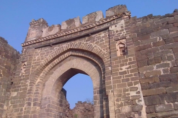 Private Tour: Ellora Caves, Daulatabad Fort, Bibi Ka Maqbara, Grishneshwar Jyotirling Temple and Panchakki from Aurangabad