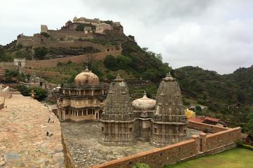 Full-Day Kumbhalgarh Fort and Jain Temple from Udaipur to Jodhpur