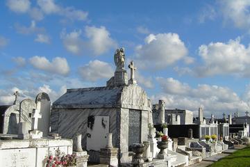New Orleans Cemetery and Ghost Tour by Bus