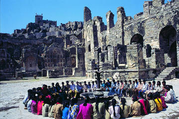 Hyderabad Half-Day Tour: Golconda Fort and Qutub Shahi Tombs