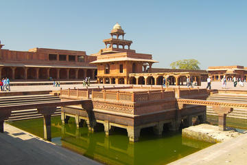 Independent Day Tour of Taj Mahal, Fatehpur Sikri and Agra Fort from Delhi with Private Car