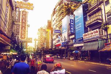 Evening Yaowarat Foodie Walk and Culture Tour