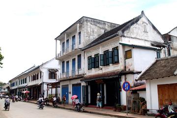 Full Day Kuang Si Waterfalls by Bike and Cruise