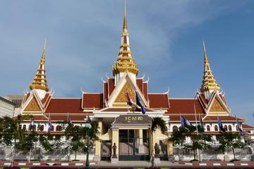 Half Day the Architecture of Phnom Penh by cyclo
