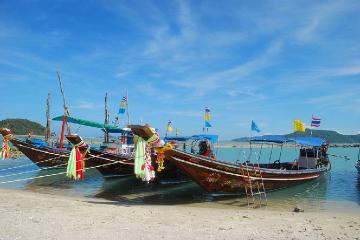 Snorkeling and Sightseeing at Koh Tan