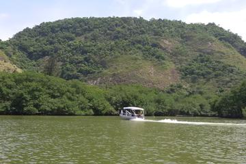 Excursão turística de barco à Lagoa de Marapendi, incluindo almoço