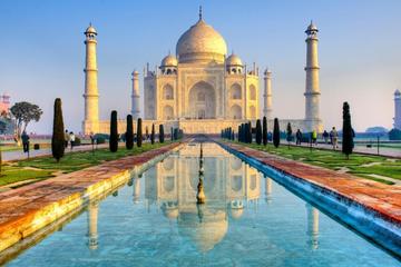 Private Taj Mahal Guided Tour Including Lunch and Monument Entry Fee