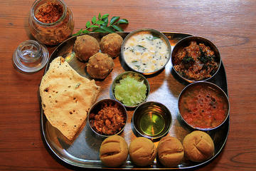 Private Traditional Dinner with an Indian Family in Jaipur