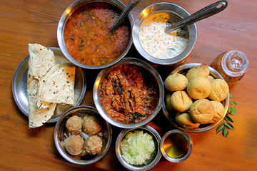 Private Traditional Dinner With an Indian Family Including Night Tour of Jaipur City