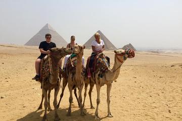 Giza Pyramids and Sphinx: Guided Day Tour from Cairo