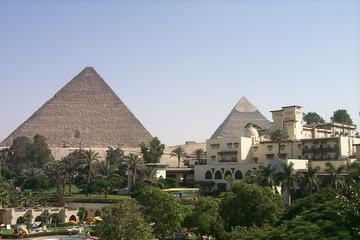 Private Guided Day Tour to Giza Pyramids and Saqqara from the Mena House Hotel in Giza