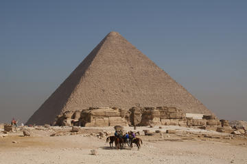 Private Tour of Saqqara, Memphis, and Giza with Three Meals