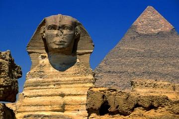 Private 2-Day Transit to Cairo for a Tour of the Pyramids, Sphinx and Egyptian Museum