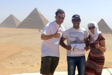Great Pyramids of Giza, Saqqara and Memphis Private Day Tour