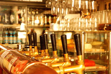 Small-Group Beer tour: Wednesday bar crawl