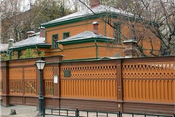 Literary City Tour of Moscow with Leo Tolstoy House Museum