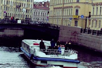St.Petersburg Public Boat Ride with Guide