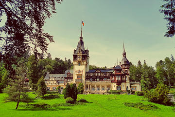 Private Day Trip to Peles and Bran from Bucharest