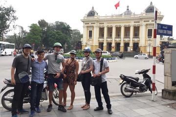 Hanoi: Shopping and Food Market Tour by Motorbike