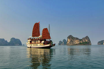 Northern Vietnam 5-Day Tour Featuring Hoa Lu and Halong Bay