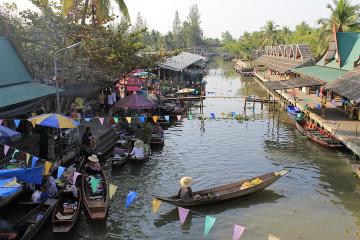 Private Tour to Thaka Floating Market from Bangkok