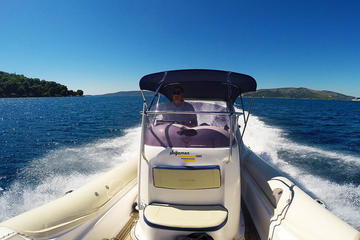 Private Sea Speedboat Transfer to Island Solta from Split