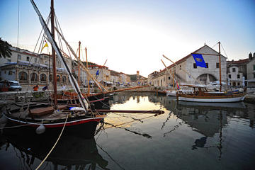 Private Tour: Blue Cave and Hvar from Split