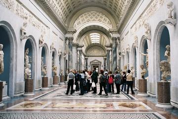 Private Tour: Vatican Museum Evening Tour with Dinner