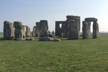 Private Full-Day Tour of Bath and Stonehenge from London