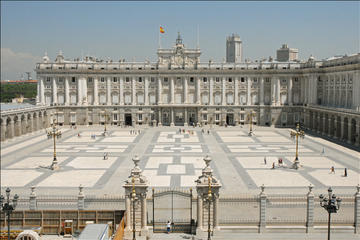 Private Madrid Walking Tour: Famous Royal Palace