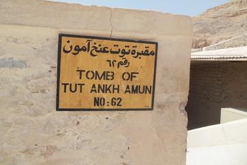 Private 2 Day Tour to Egypt's Famous Royal Tombs and Temples