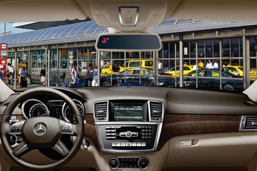 Private Departure Transfer: Central Prague to Vaclav Havel Airport