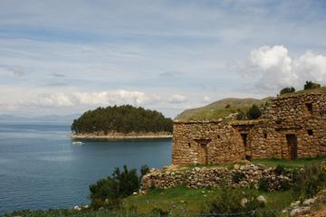 Scenic Journey from Cusco to Puno by Bus Including Hotel Transfers