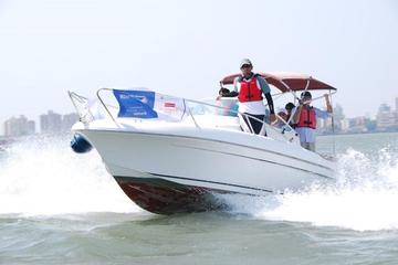 2-Hour Private Beginner Power Boating Course in Mumbai Harbor