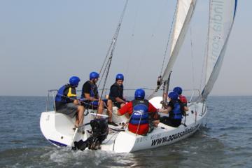 2-Hour Private Beginner Sailing Course in Mumbai Harbor