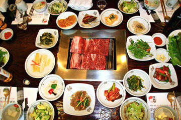 Suwon Sightseeing and Food Tour