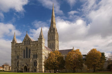Salisbury, Bath, and Stonehenge Tour on Christmas Eve from London