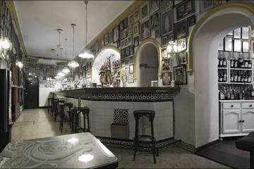 Walking Tour and Gourmet Dinner in Seville