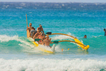 2-Hour Tour with Outrigger Canoe Ride and Surfing Lesson in Honolulu