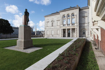 Highlights of National Gallery of Ireland & Oscar Wilde Tour