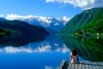 Private Tour: Full-Day Round Trip to Hardangerfjord from Bergen