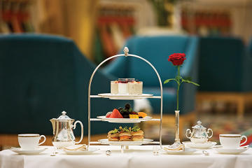 Afternoon Tea at Sahn Eddar Restaurant in Burj al Arab with private Transfers