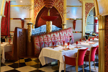 Dinner at Al Iwan in Burj al Arab with private Transfers