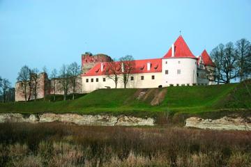 Mini Baltic Tour: Vilnius - Trakai - Hill of Crosses - Rundale - Bauska - Riga