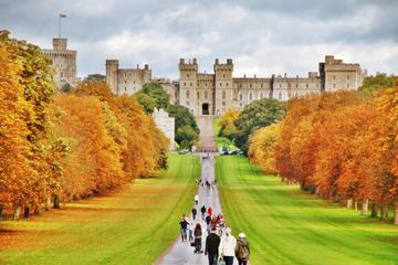 Private Chauffeured Minivan Tour to Windsor from London