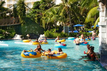 Montego Bay Shore Excursion: Private Sightseeing Tour and All-Inclusive Resort Day Pass