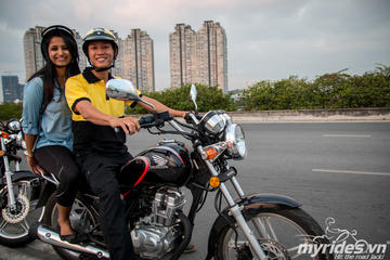 Ho Chi Minh City Half-Day History and Food Tour by Motorbike