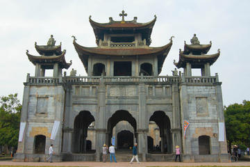 Explore Kenh Ga Hotspring Phat Diem Cathedral